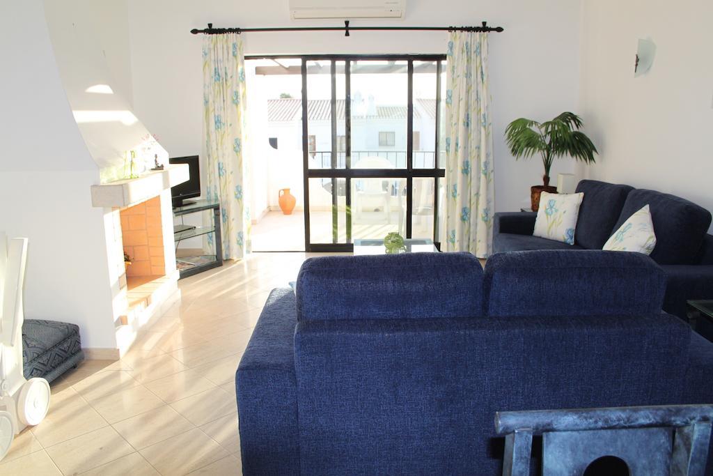 Alto Club Apartments Алвор Стая снимка