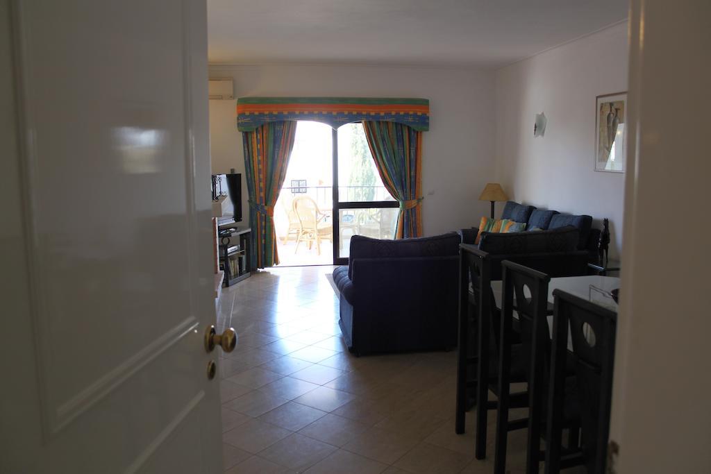 Alto Club Apartments Алвор Стая снимка